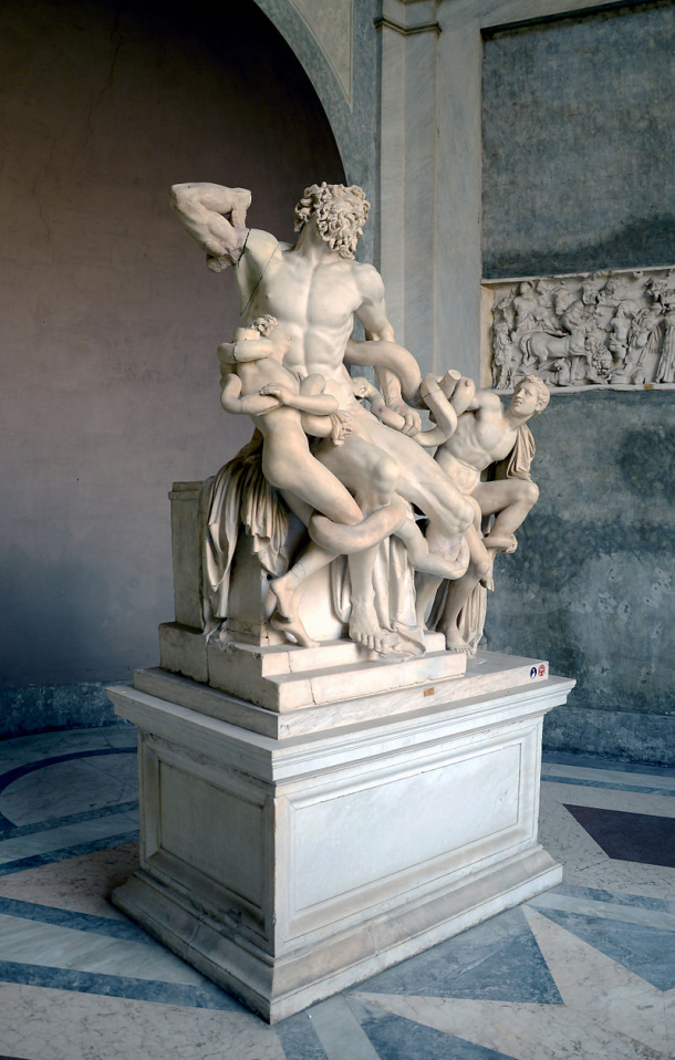 2- Le Laocoon, tel que restauré de nos jours : il a retrouvé son bras d'origine à la suite d'une découverte archéologique fortuite.